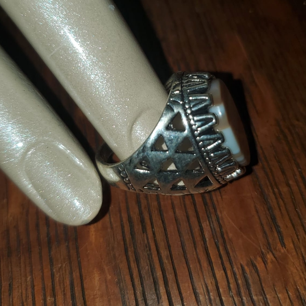 Elegant chunky Striped Silver Ring - Picture 5 of 6